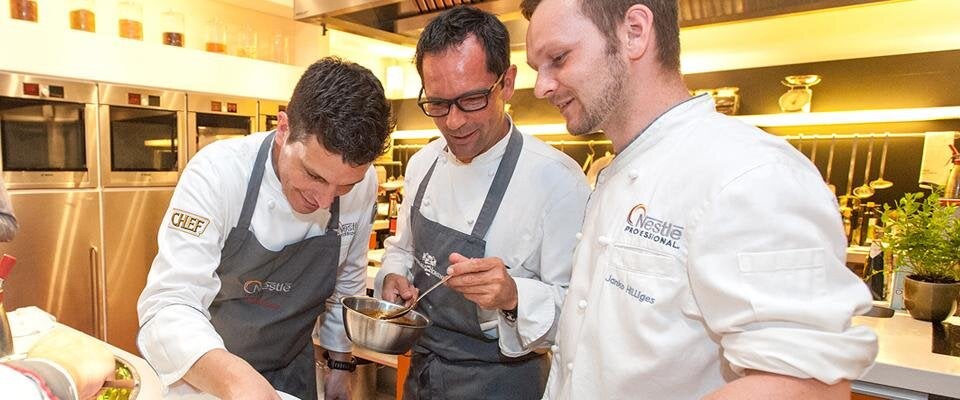 "Mitarbeiterfuehrung in der Kueche Betriebsfuehrung Teil 1 Kuechenmanagement Titelbild"