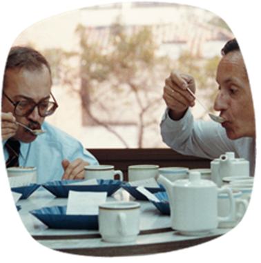 Männer, die Kaffee trinken