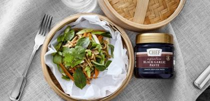 CHEF Signature schwarzer Knoblauch mit fried noodles und Gemüse