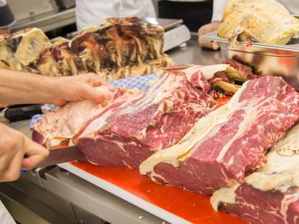 Dry Aging Bildergalerie entfernen von Fett