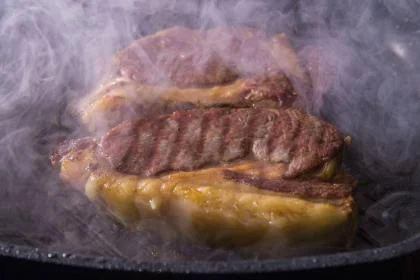 Dry Aging Bildergalerie Fleisch in der Pfanne