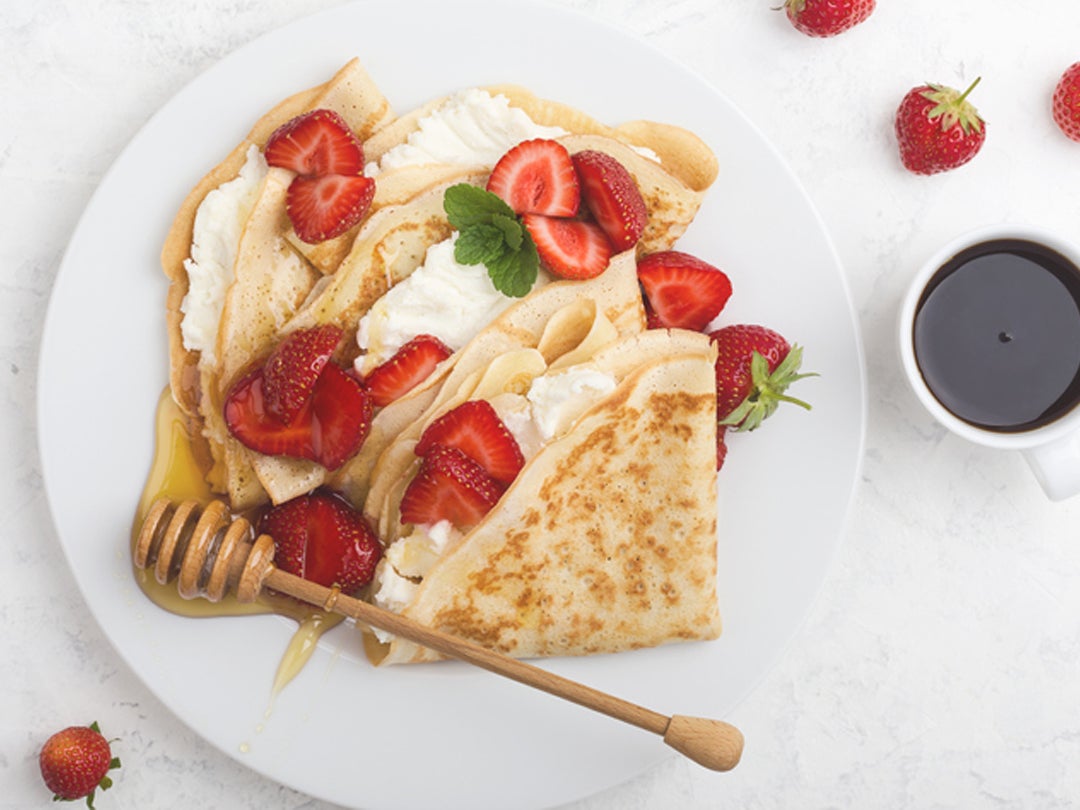 Pfannkuchen Erdbeere Sahne Honig Kaffee