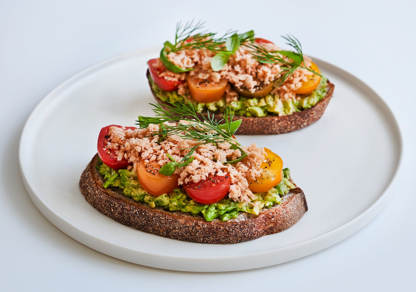 Plant-based Vuna Teller Brot