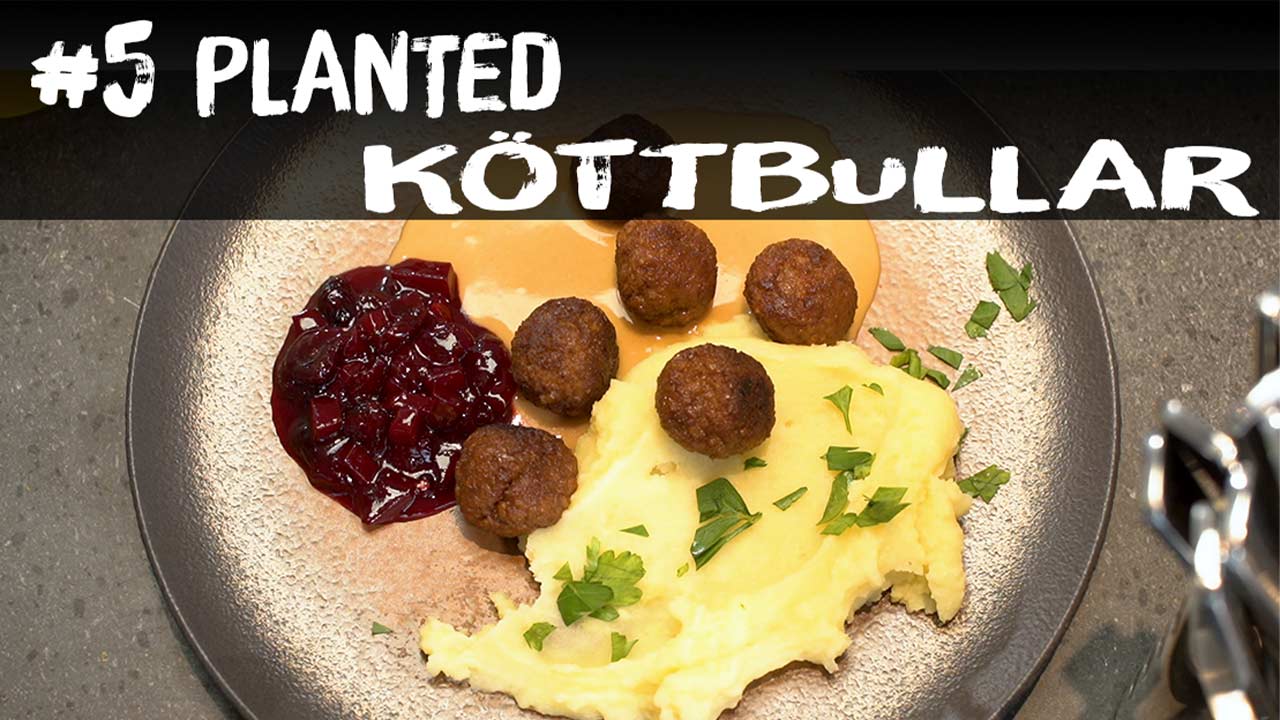 Pflanzliche Köttbullar mit Rahmsauce und Cranberry-Rote Beete Chutney veganes Rezept