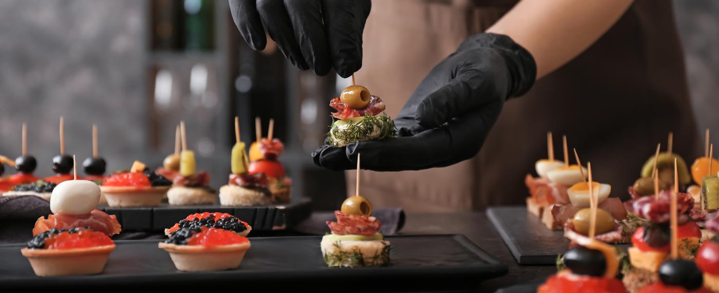 Vorbereitung und Organisation von Fingerfood im Catering