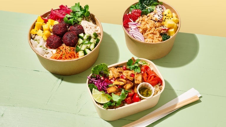 Unterschiedliche Bowls und Salate mit Produkten von GARDEN GOURMET