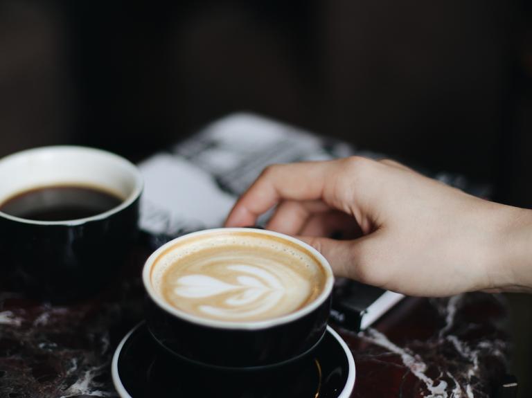 Zwei Kaffeetassen