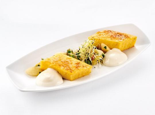 Gebackene Polenta, Tomaten-Spinatragout