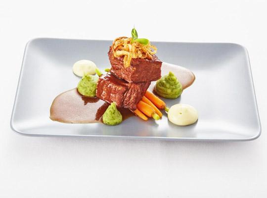 Kalbsragout Strindberg mit Senfschaum