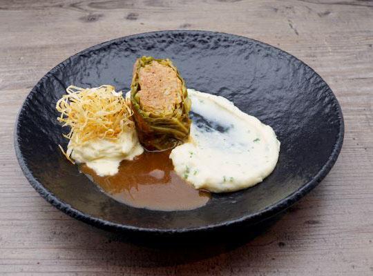 Krautwickel/ veganes Hack/ Zwiebelschaum/ Kräuterkartoffelcreme