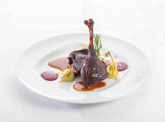 Gänsekeule in Orangen-Aprikosensauce, Rotkohlschaum