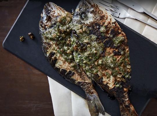 Gegrillte Dorade mit Zitronenbutter
