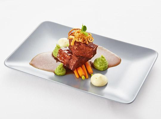 Kalbsragout Strindberg mit Senfschaum