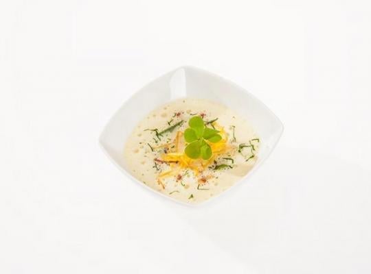 Kartoffelsuppe mit Birne, Bohne und Speck