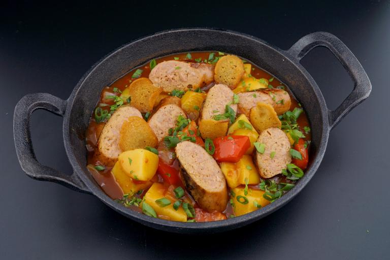 Nestlé Professional Ungarisches Bratwurstgulasch
