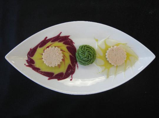 Pochiertes Lachsfilet auf Spinatsauce