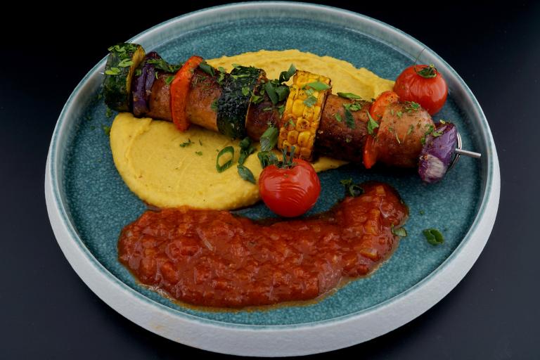 Nestlé Professional Bratwurst Schaschlik Spieß mit feuriger Tomatensauce