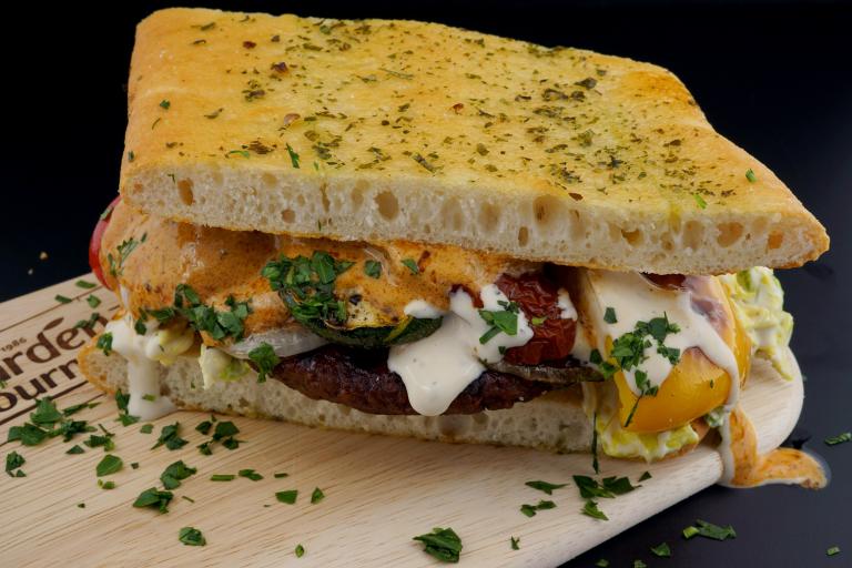 Nestlé Professional Foccacia Burger mit mediterranem Gemüse