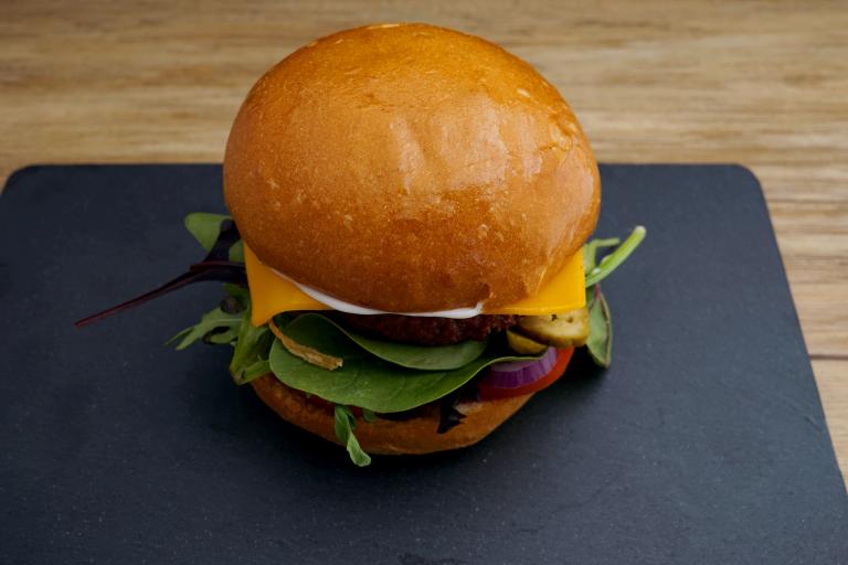 Sensationeller Burger im BBQ-Style