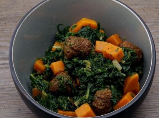 Garden Gourmet Grünkohl mit Süßkartoffelwürfel und veganen Hackbällchen