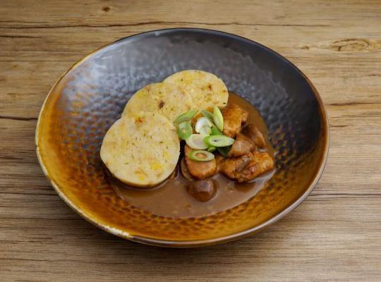 GARDEN GOURMET Filetstreifen mit Jägersauce und Semmel-Serviettenknödel (KITA-Rezept)