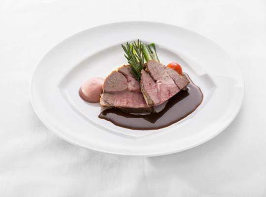 Geschmorte Lammkeule auf Pastinaken-Kartoffelstampf