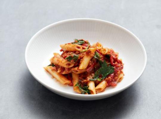 Garden Gourmet - Penne a la Pepperoncini mit veganem Hack