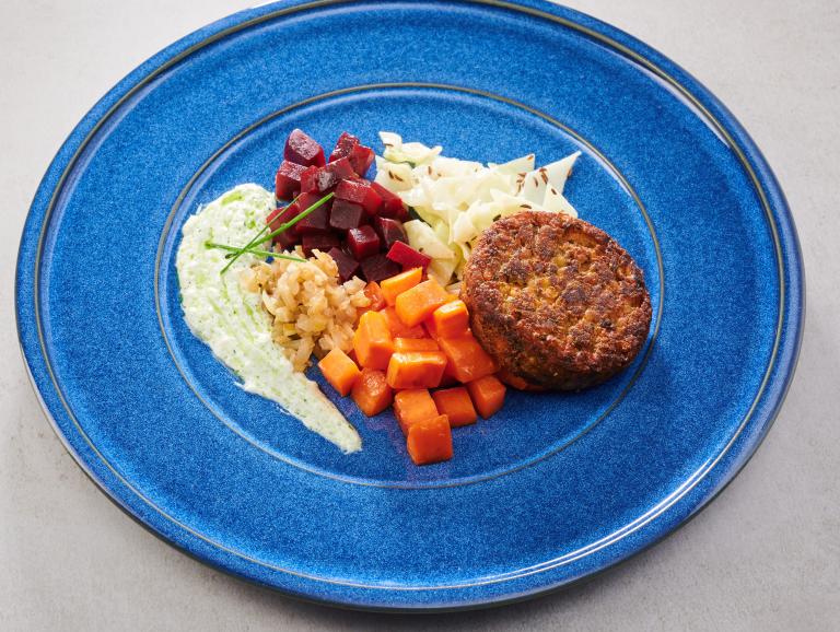 Linsenburger mit gebratener Borschtsch