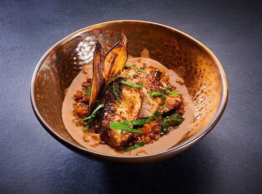 Linsen-Dal mit Karotte, dazu Cocos-Peanut-Cream und Tandoori-Chicken