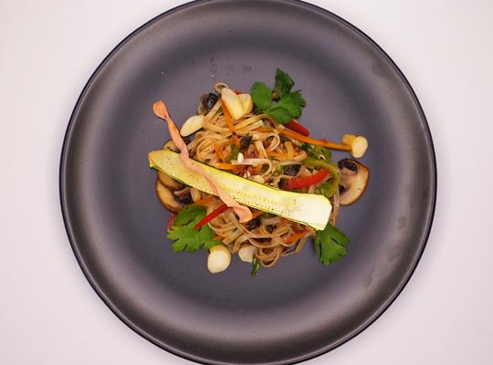 Mediterraner Glasnudelsalat