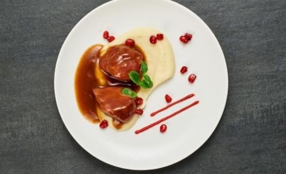 Schweinebäckchen mit Granatapfelgel