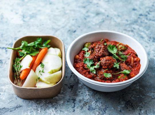 Garden Gourmet - Libanon - Kofta vegane Bällchen mit Kichererbsen, scharfer Tomatensauce und Rohkost