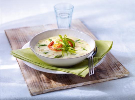 Kokos-Spargelsuppe mit Zitronengras-Ingwer Garnelen und Frühlingslauch