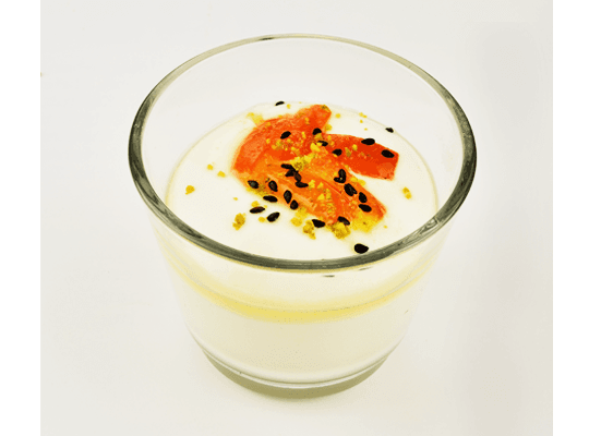 Yuzu-Buttermilchcreme mit winterlichen Orangen