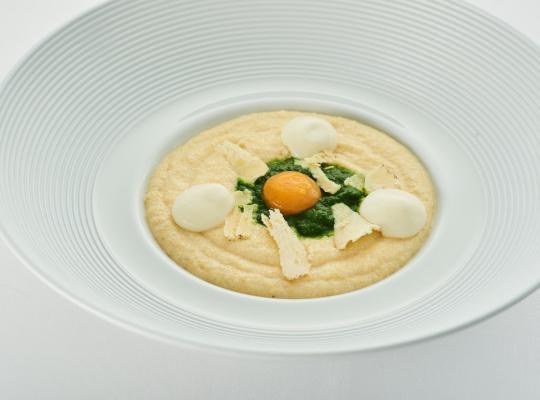Rahmpolenta, Blattspinat, Trüffelschaum