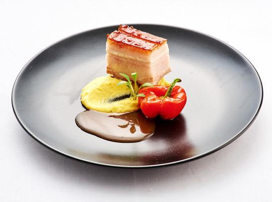Geschmortes Duroc-Schwein, Maiscrème