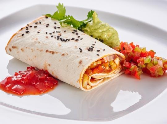 Burritos "Cancun"mit "Pico de Gallo" und Guacamole