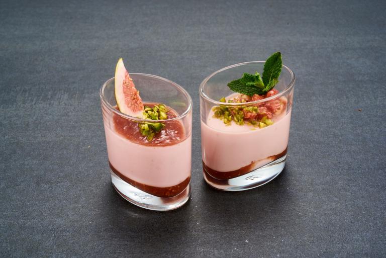 Ruby-Panna Cotta mit Feige