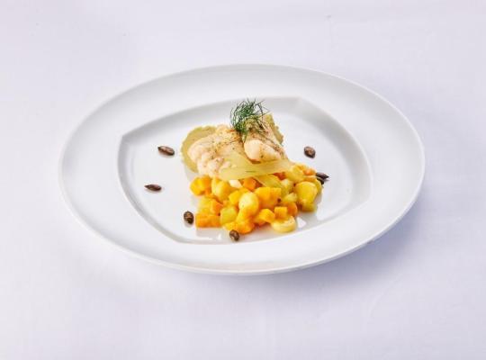Seeteufelragout in Kürbissauce, Wasserkastanien und Püree "Verde"