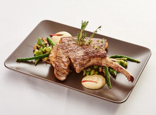 Kotelett vom Duroc-Schwein mit Sweet Honey-Mustardsauce