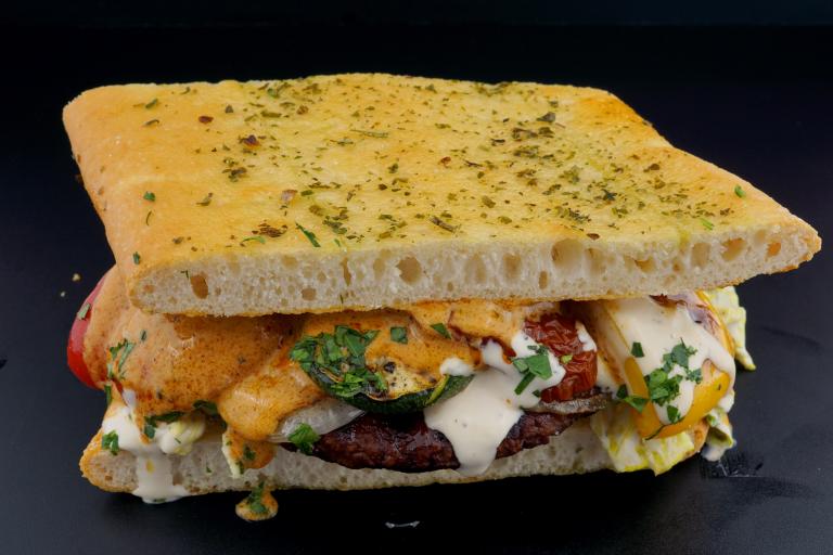 Nestlé Professional Foccacia Burger mit mediterranem Gemüse