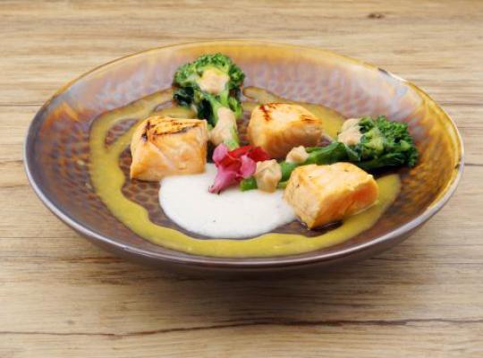 Lachs, Mangosenf, Broccoli, Erdnuss