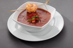 Tomaten-Erdbeersuppe mit gebratenem Spargel und Chili-Garnele
