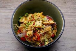Asiatische vegane Filet-Streifen aus dem Wok