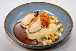 Perlhuhnbrust, Spargel-Tomatensalsa, Süßkartoffeln