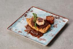 Schweinenackensteak mit Knoblauchkruste