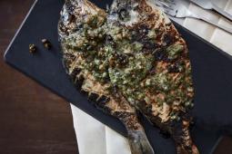 Gegrillte Dorade mit Zitronenbutter