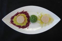 Pochiertes Lachsfilet auf Spinatsauce