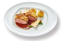 Frischlingsrücken mit Wacholder-Cranberry-Jus