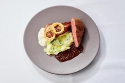 Deutschland - Zwiebelrostbraten, Petersilien-Lauchstampf